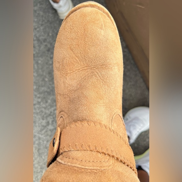 UGG boots in perfect condition. - Picture 7 of 11